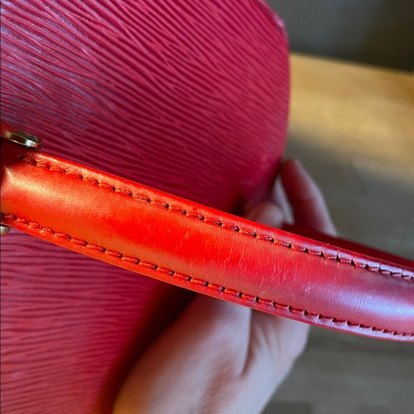 Louis Vuitton w/COA Cannes Red Epi Vanity Top Handle Bucket Bag! - Picture 3 of 13